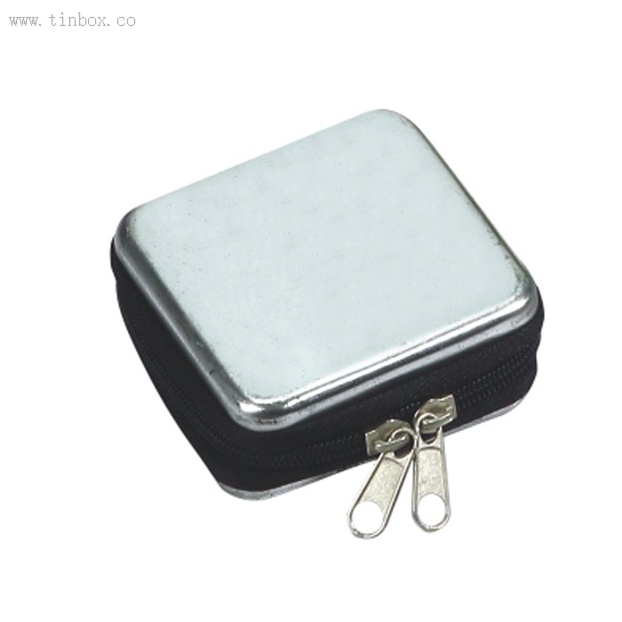 Silver square Christmas candy tin with zipper Silver square Christmas candy tin with zipper